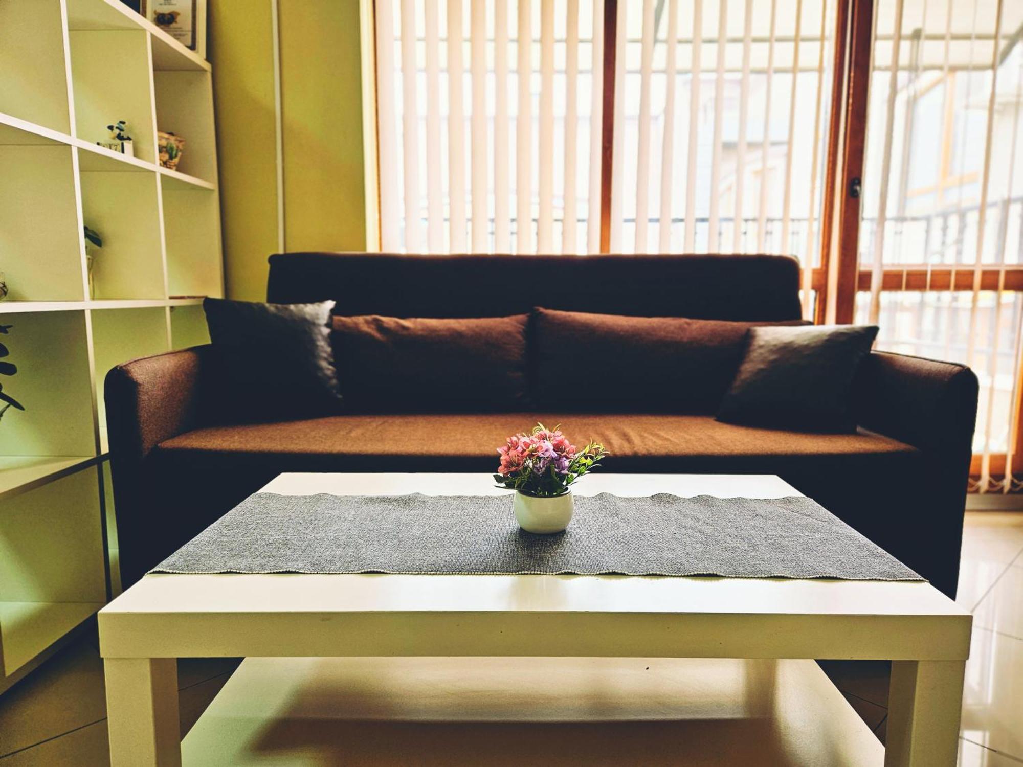 Semiramida Central Studio Warna Exterior foto